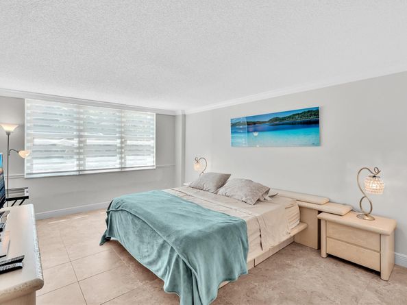 1147 Hillsboro Mile 408, Hillsboro Beach FL 33062