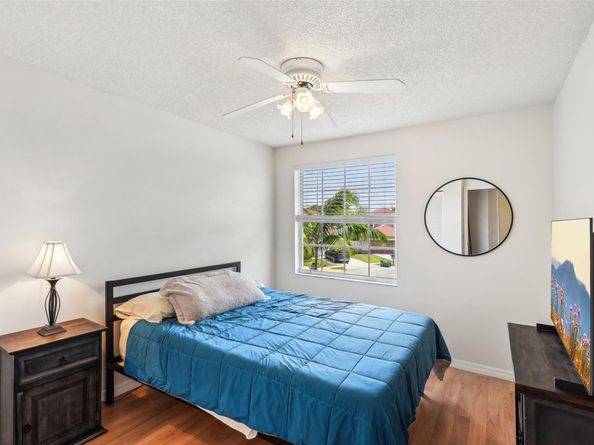 1339 SW 181st Ave, Pembroke Pines FL 33029