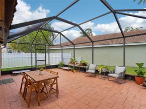 1339 SW 181st Ave, Pembroke Pines FL 33029