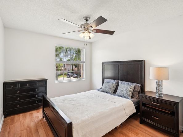 1339 SW 181st Ave, Pembroke Pines FL 33029