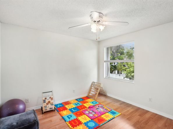 1339 SW 181st Ave, Pembroke Pines FL 33029
