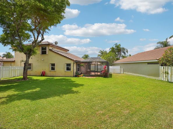 1339 SW 181st Ave, Pembroke Pines FL 33029