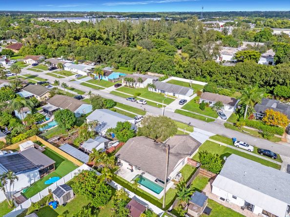 1403 Donwoods Lane, Royal Palm Beach FL 33411