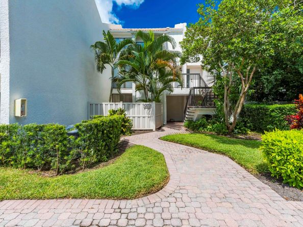 2003 Bridgewood Drive 2003, Boca Raton FL 33434