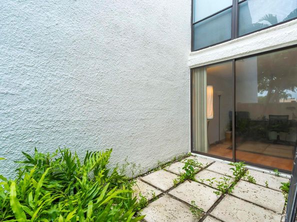 2003 Bridgewood Drive 2003, Boca Raton FL 33434