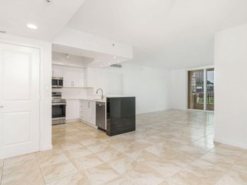 403 S Sapodilla Avenue