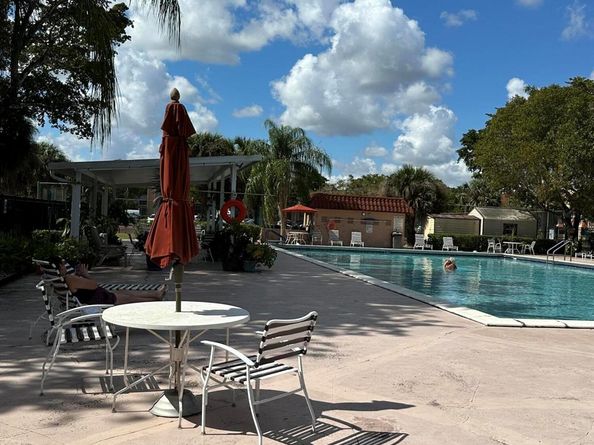 8140 SW 24th Street 204, North Lauderdale FL 33068