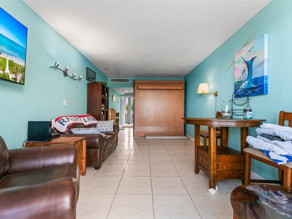 2508 Bay Dr 209, Pompano Beach FL 33062