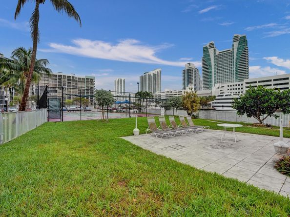 200 Leslie Dr 723, Hallandale Beach FL 33009