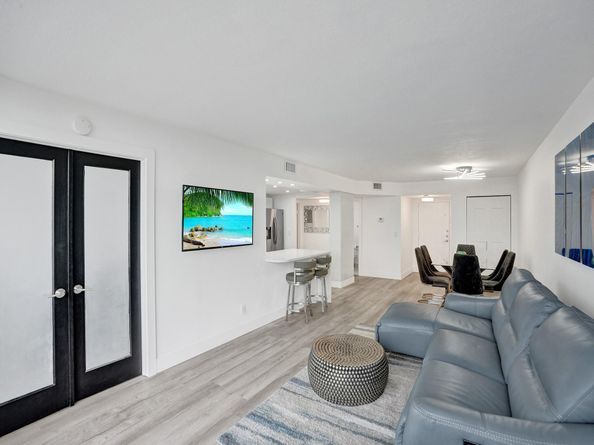 200 Leslie Dr 723, Hallandale Beach FL 33009