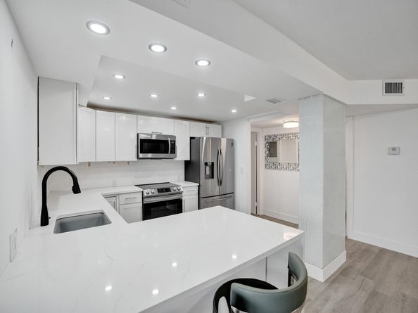 200 Leslie Dr 723, Hallandale Beach FL 33009