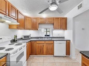 2800 Somerset Dr 201 j, Lauderdale Lakes FL 33311