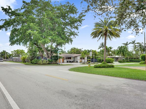 4460 NE 17th Terrace, Oakland Park FL 33334