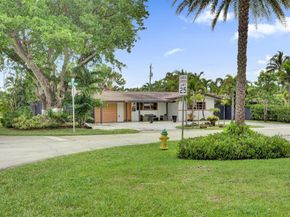 4460 NE 17th Terrace, Oakland Park FL 33334