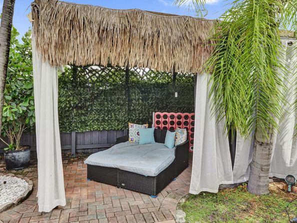 4460 NE 17th Terrace, Oakland Park FL 33334