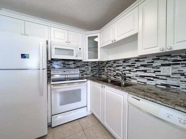 530 Horizons W 205, Boynton Beach FL 33435
