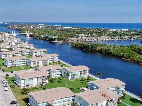 530 Horizons W 205, Boynton Beach FL 33435