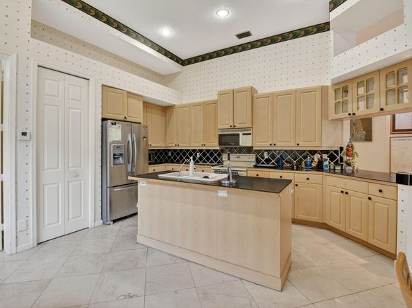 16185 Villa Vizcaya Place, Delray Beach FL 33446