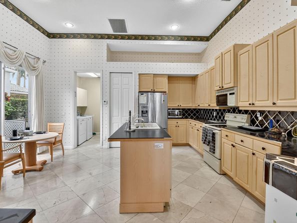 16185 Villa Vizcaya Place, Delray Beach FL 33446