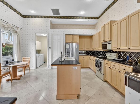 16185 Villa Vizcaya Place, Delray Beach FL 33446