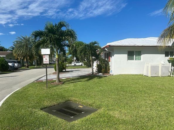 7001 NW 76th Ct, Tamarac FL 33321