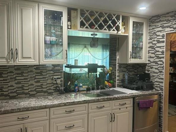 7001 NW 76th Ct, Tamarac FL 33321
