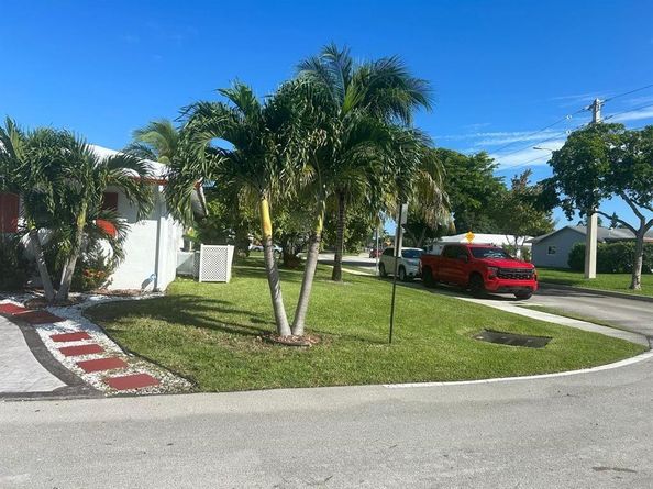 7001 NW 76th Ct, Tamarac FL 33321