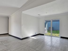 967 NW 89th Ave, Plantation FL 33324