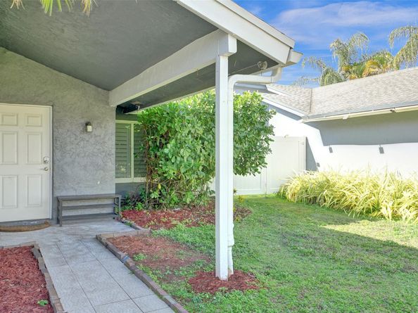 967 NW 89th Ave, Plantation FL 33324