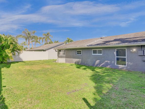 967 NW 89th Ave, Plantation FL 33324