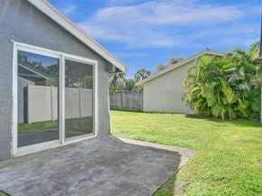 967 NW 89th Ave, Plantation FL 33324