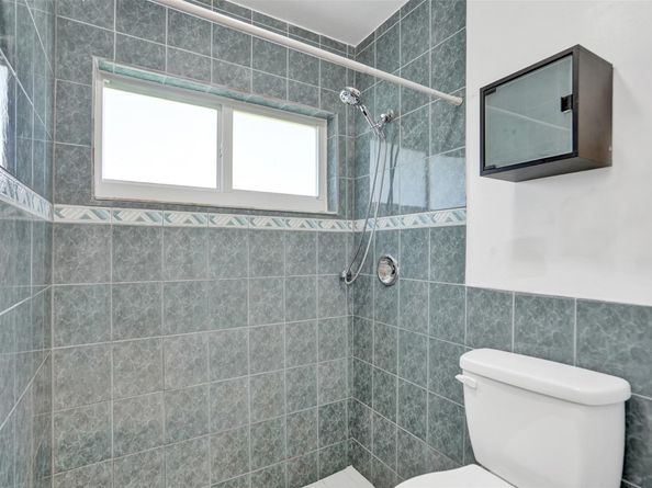 967 NW 89th Ave, Plantation FL 33324