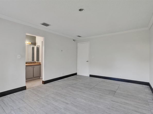 967 NW 89th Ave, Plantation FL 33324