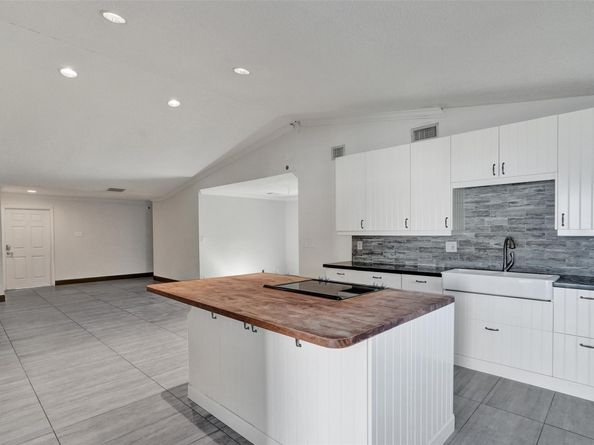 967 NW 89th Ave, Plantation FL 33324