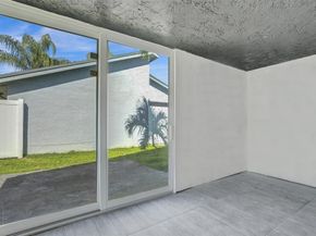 967 NW 89th Ave, Plantation FL 33324