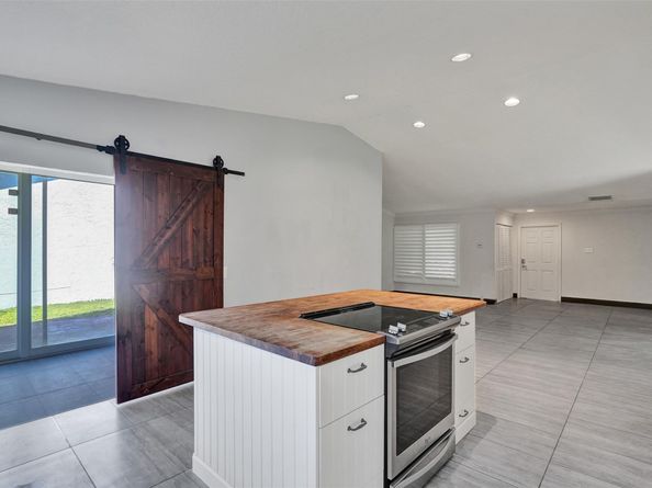 967 NW 89th Ave, Plantation FL 33324