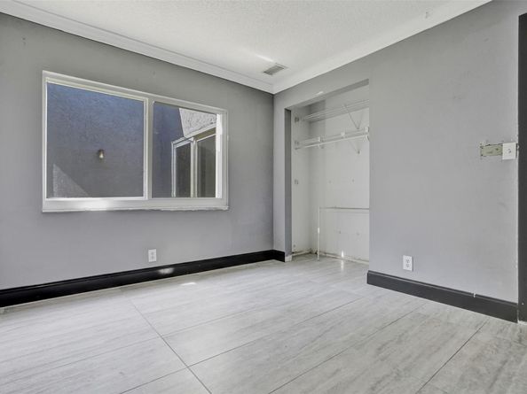 967 NW 89th Ave, Plantation FL 33324