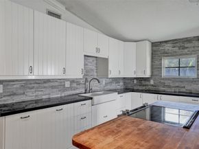 967 NW 89th Ave, Plantation FL 33324