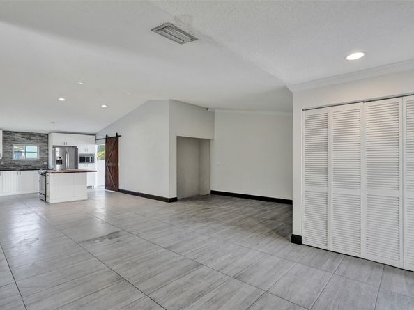 967 NW 89th Ave, Plantation FL 33324