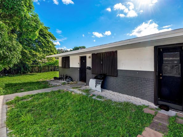 404 NE 4TH St #1-2, Pompano Beach FL 33060
