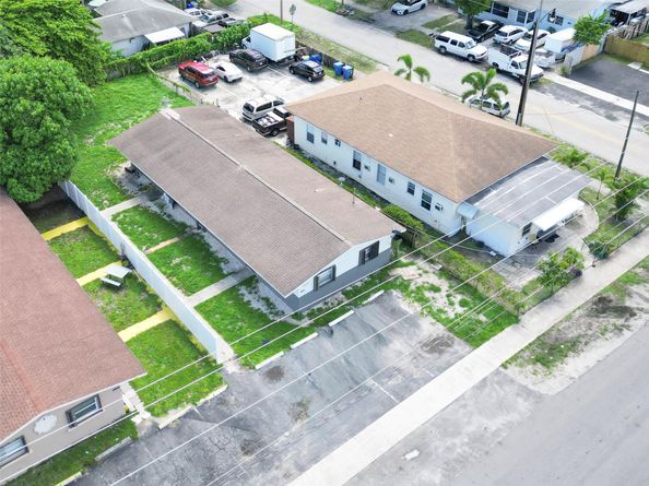 404 NE 4TH St #1-2, Pompano Beach FL 33060