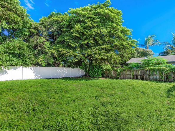 404 NE 4TH St #1-2, Pompano Beach FL 33060