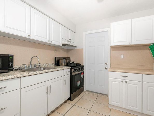 404 NE 4TH St #1-2, Pompano Beach FL 33060
