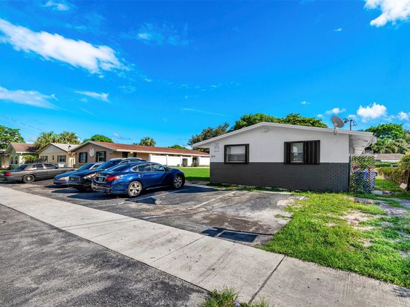 404 NE 4TH St #1-2, Pompano Beach FL 33060