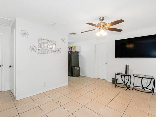 404 NE 4TH St #1-2, Pompano Beach FL 33060