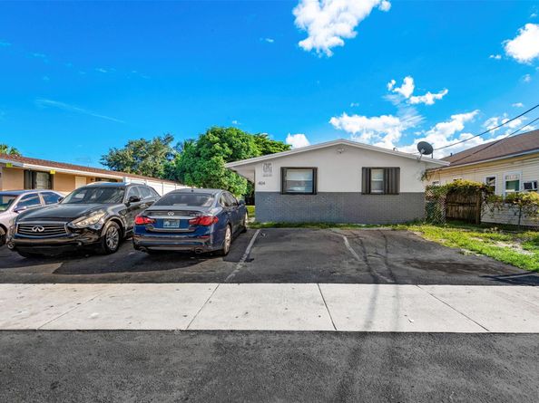 404 NE 4TH St #1-2, Pompano Beach FL 33060