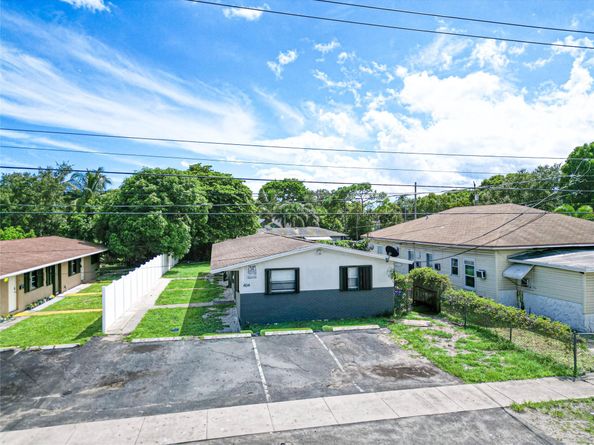 404 NE 4TH St #1-2, Pompano Beach FL 33060