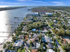 913 S Lakeside Place, Lantana FL 33462