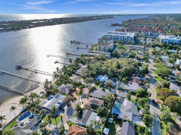 913 S Lakeside Place, Lantana FL 33462