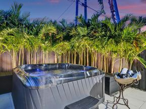 913 S Lakeside Place, Lantana FL 33462